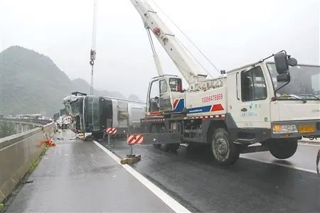 桂林高速道路救援|道路紧急救援|换电瓶多少钱